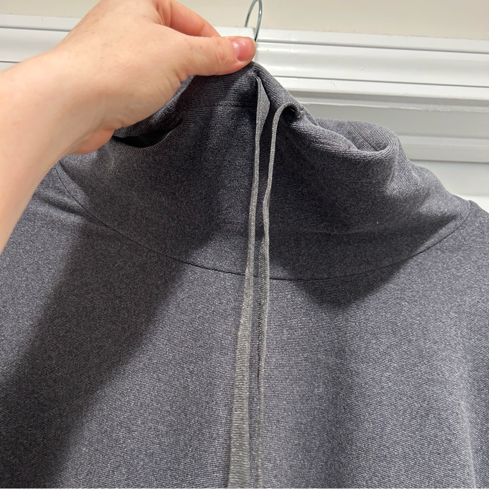 Sweatshirt - Picture 2 of 3